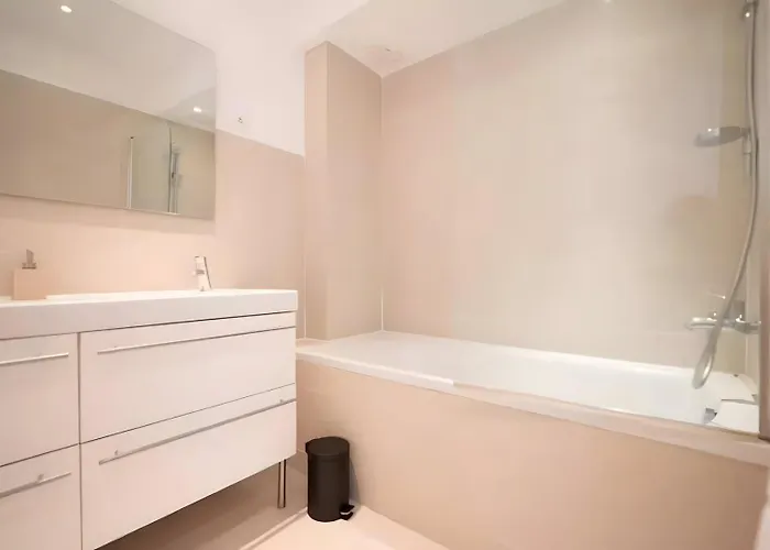 Tbs 322 - Superb With Eiffel Tower View