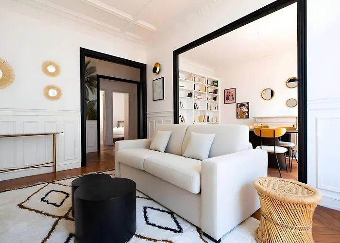 Tbs 322 - Superb With Eiffel Tower View